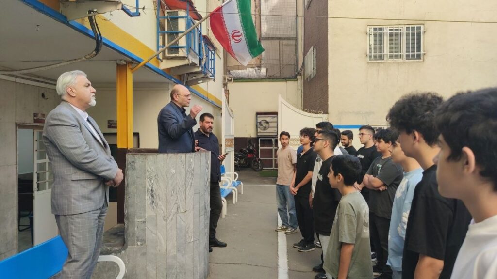 🌱 آغاز روز با صبحگاهی پرنشاط در دبیرستان علم و ادب
